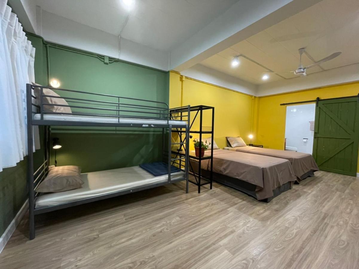 Grasshopper Bed And Cafe Hotel Pak Kret Exterior photo