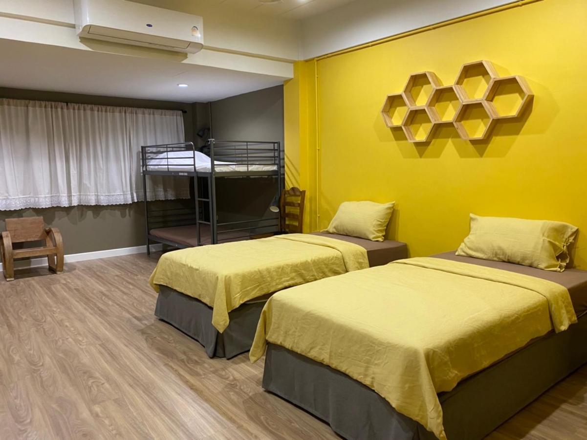 Grasshopper Bed And Cafe Hotel Pak Kret Exterior photo