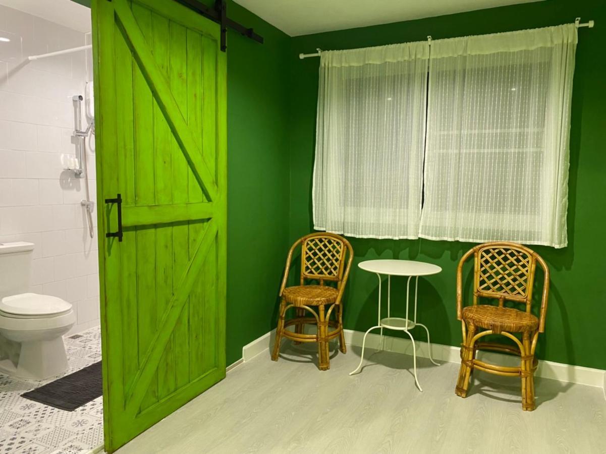Grasshopper Bed And Cafe Hotel Pak Kret Exterior photo